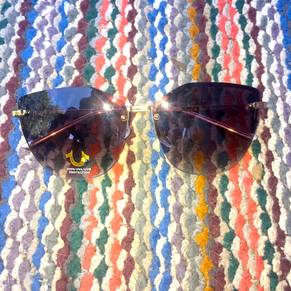 True Religion Sunnies 🕶☀️